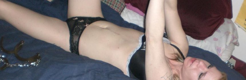 En vild tjej utan hämningar letar efter en sexaffär